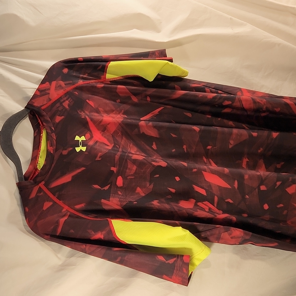 UNDER ARMOUR SHIRT - Picture 2 of 8